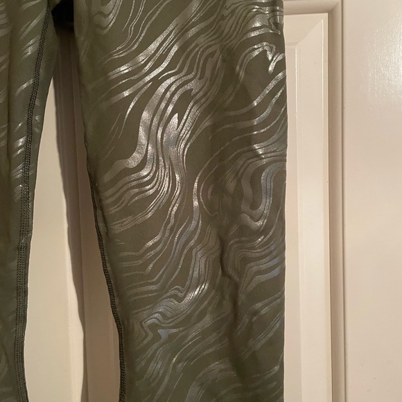 Fabletics 7/8 Highwaisted Powerhold Leggings - Picture 3 of 4